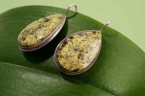 Personalised Jewellery Guide: Explore Styles, Meanings, and Design Insights